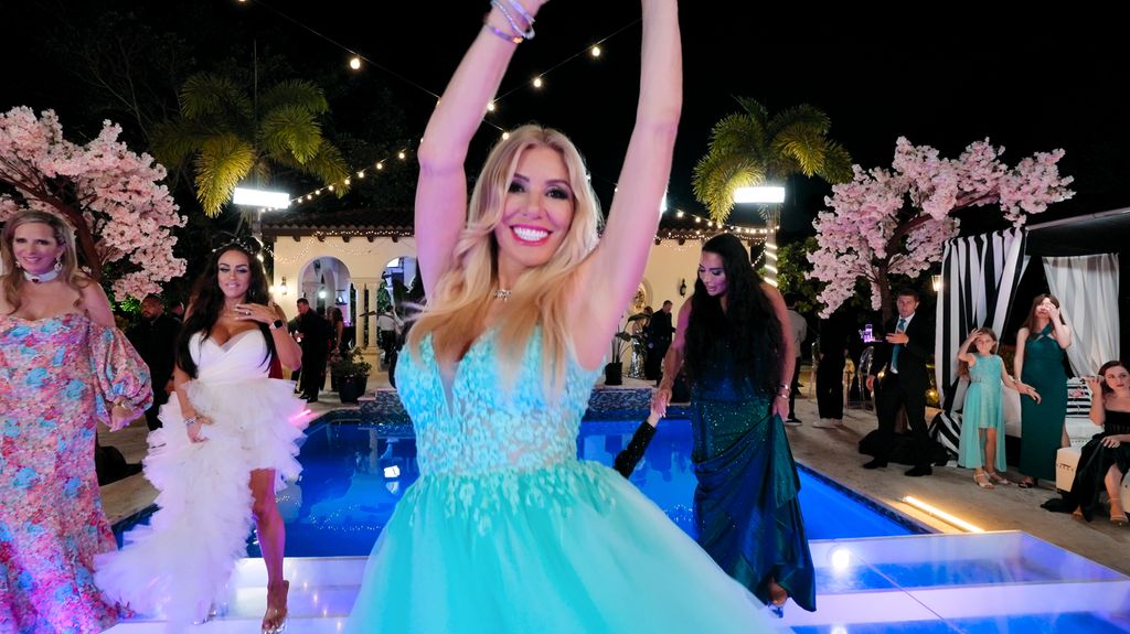 Rosalyn Yellin in episode 107 of Member's Only: Palm Beach