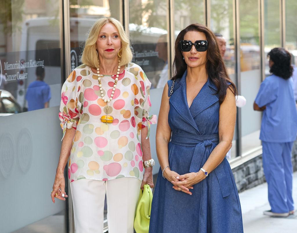 Julie and Kristin Davis on the film set of 'And Just Like That' 