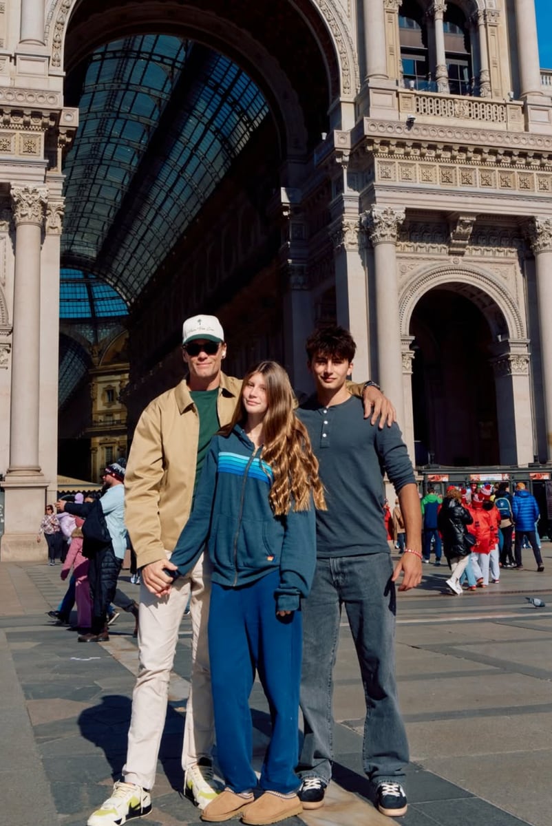 At only 13, Vivian already appears remarkably tall. Height runs deep in the family. Brady stands at an impressive 6 foot 4, and her brothers Benjamin and Jack are both notably tall as well. 