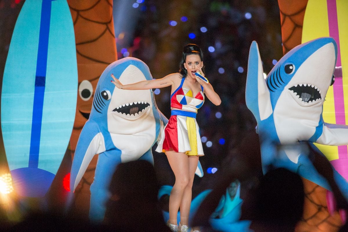 Katy Perry signs at the halftime show during Superbowl XLIX game between the Seattle Seahawks and the New England Patriots, on February 1, 2015 in Glendale, AZ.