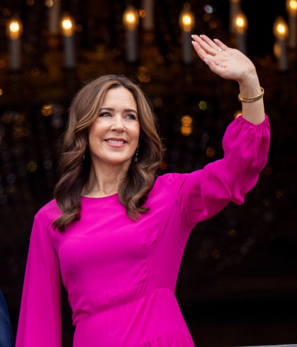 While this new haircut marks Mary’s boldest transformation yet, it’s not the first time she has turned to hair trends for a refreshed, flattering update.