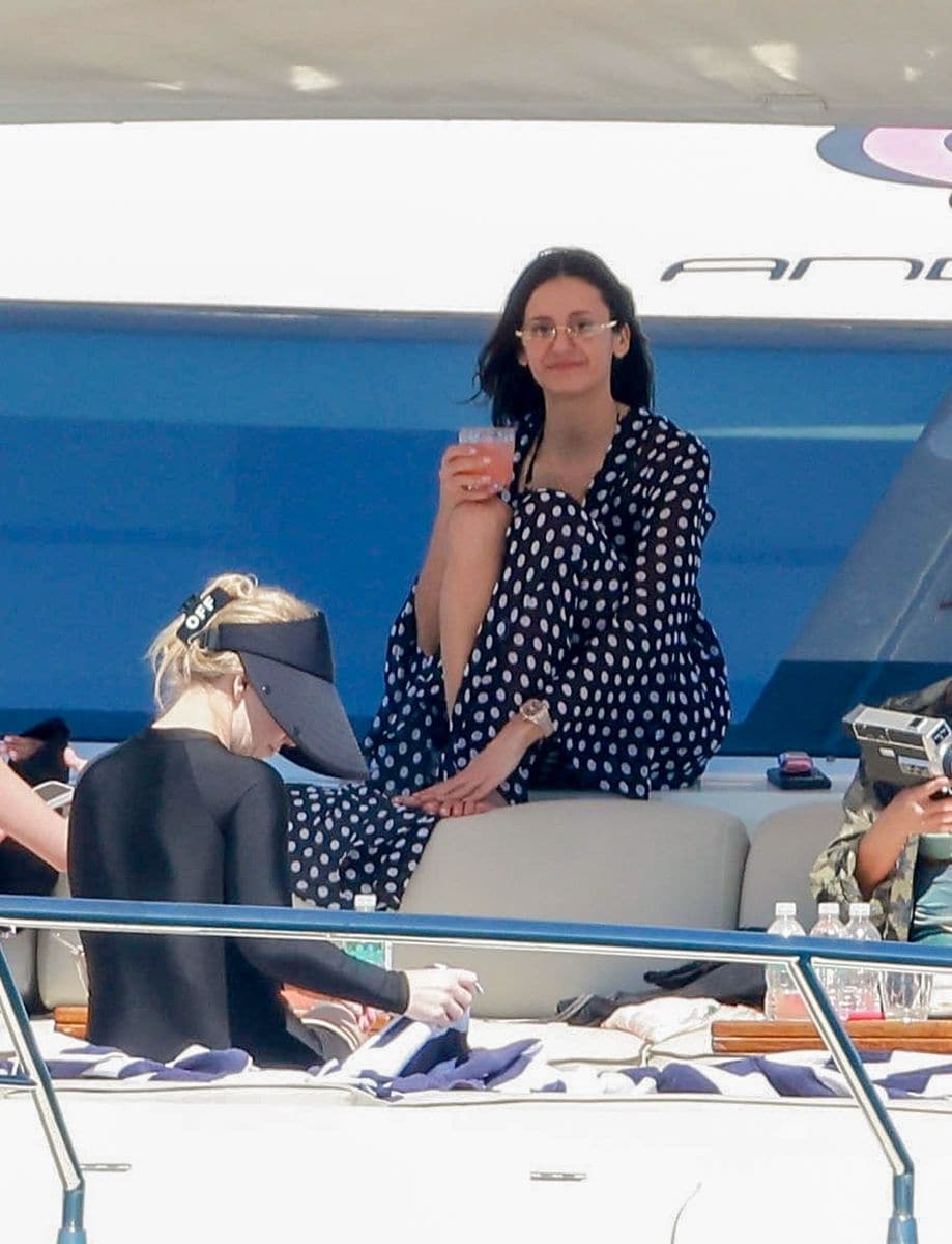 
Between cannonball jumps, laughter on deck, and breezy cover-ups, the A-list crew looked carefree and fully in vacation mode off the Mexican coast.