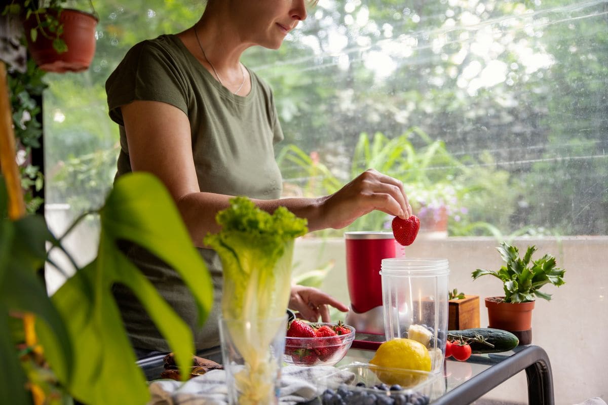 Nutritionist Salena Sainz, from Naturae Nutrición, explains that “menopause is not synonymous with weight gain, but it is a moment of metabolic reprogramming where the body changes priorities."