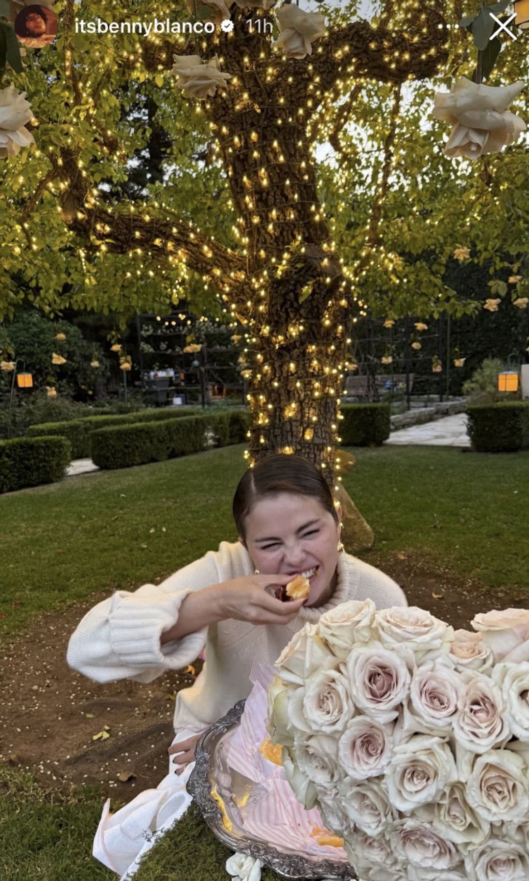 Gomez was photographed enjoying her meal and her flowers