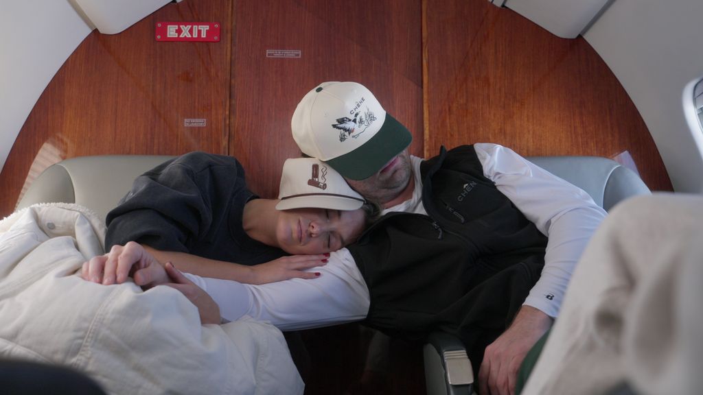 Lainey Wilson: Keepin' Country Cool. (L)  Lainey Wilson in Lainey Wilson: Keepin' Country Cool. Cr. Courtesy of Netflix Â© 2026