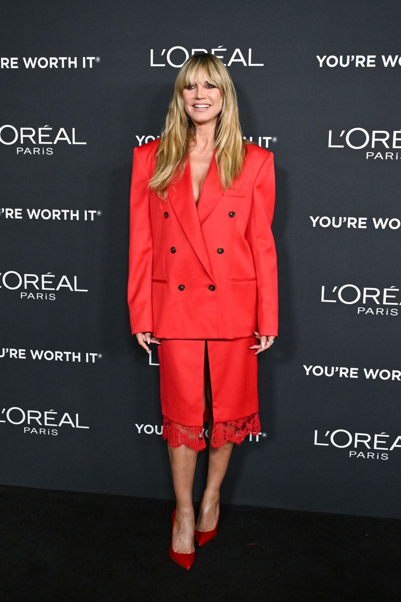 Rather than hiding it, Heidi Klum speaks openly about this phase of life and how the transition affects metabolism, fat distribution, and the way women perceive their own bodies.