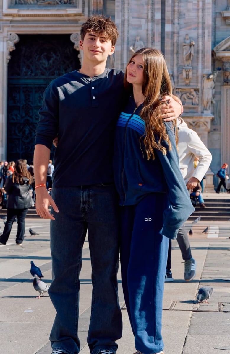 Vivian’s long, flowing hair, soft yet defined bone structure, and naturally composed expression closely mirror Gisele's signature look.