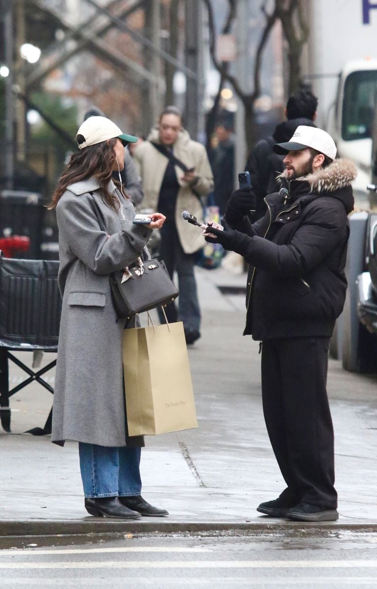 
Eiza Gonzalez gets stopped by famous TikToker, David Carmi