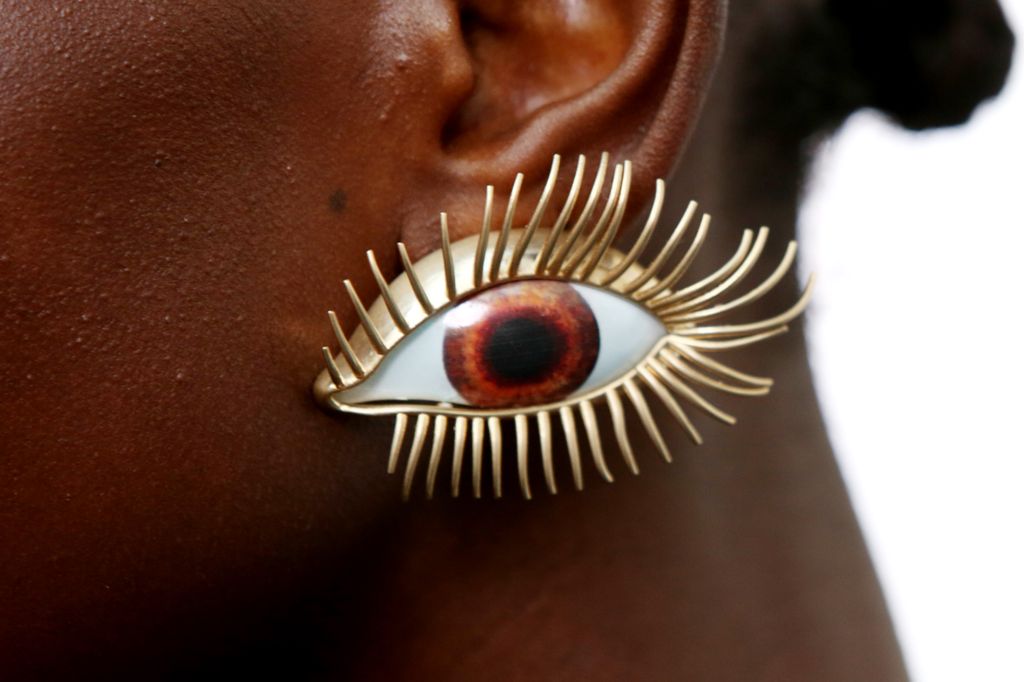 Model backstage (Photo by WWD/Penske Media via Getty Images)