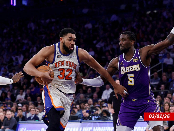 Deandre ayton getty 1