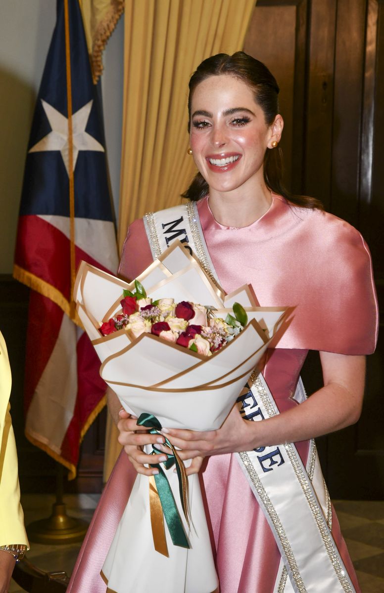 
Miss Universe, Fatima Bosch, looked stunning in a pink midi dress during her official visit to the Department of State in Old San Juan.