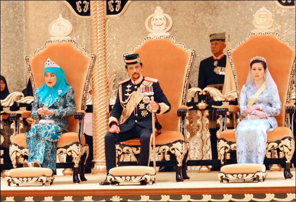 The Sultan of Brunei in 2006, celebrating his 60th birthday with his two wives. Azrinaz Mazhar, on the right, is the mother of Princess Ameerah.