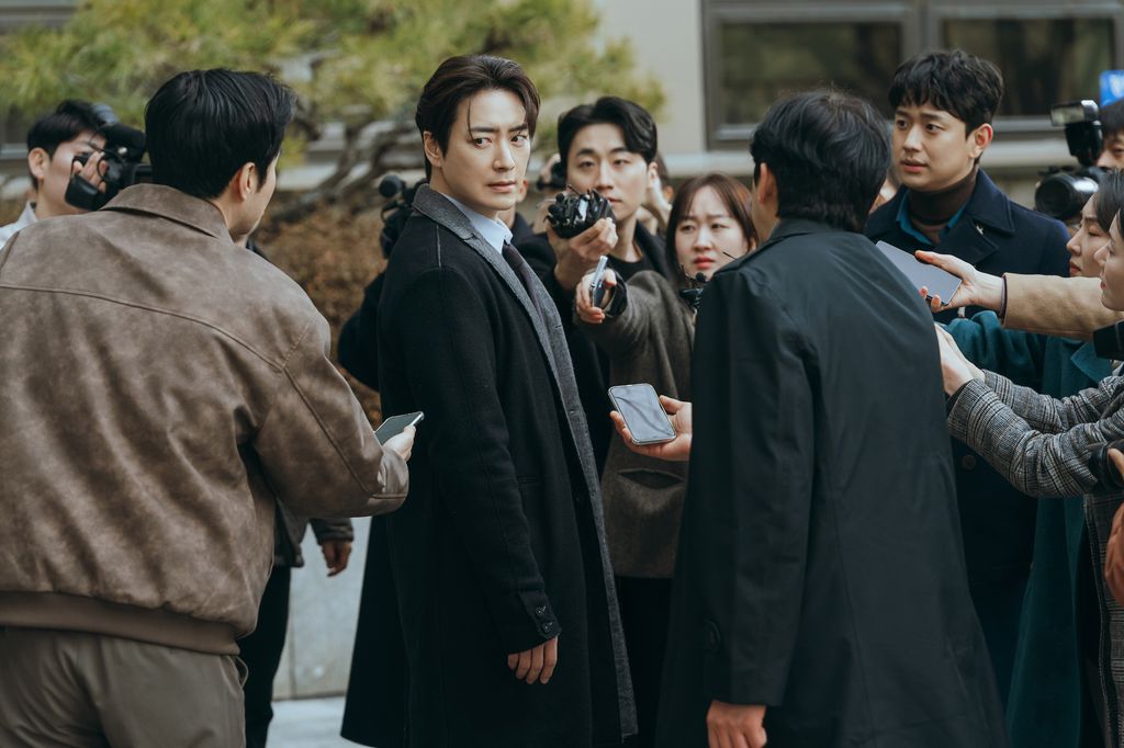 Lee Jun-hyuk in The Art of Sarah