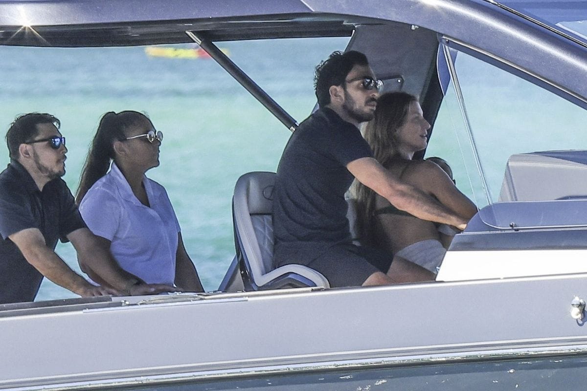 The two were accompanied by their adorable son