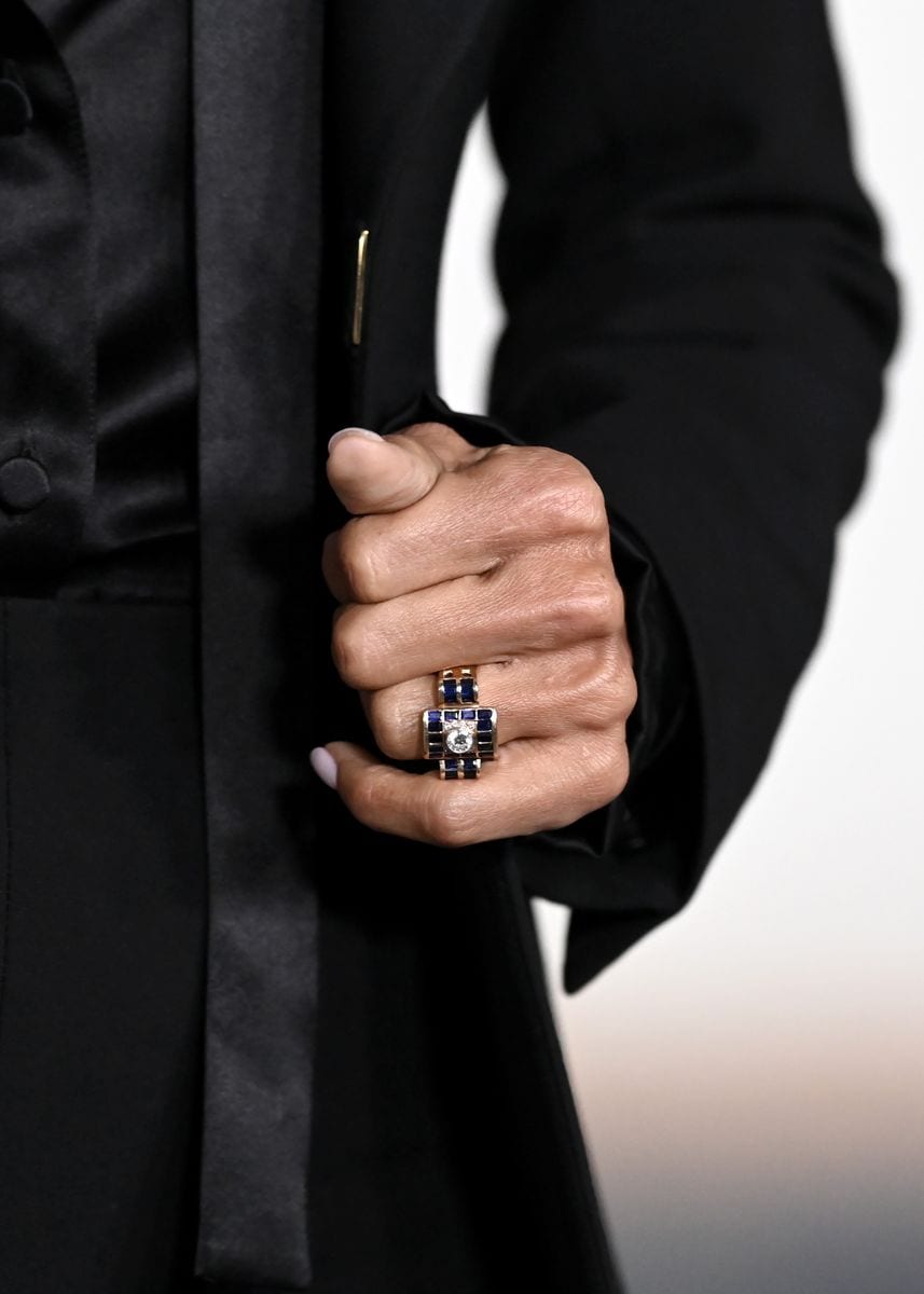 The dark stones framing the diamond add depth and drama, elevating the sparkle and creating a design that feels personal and distinctive.