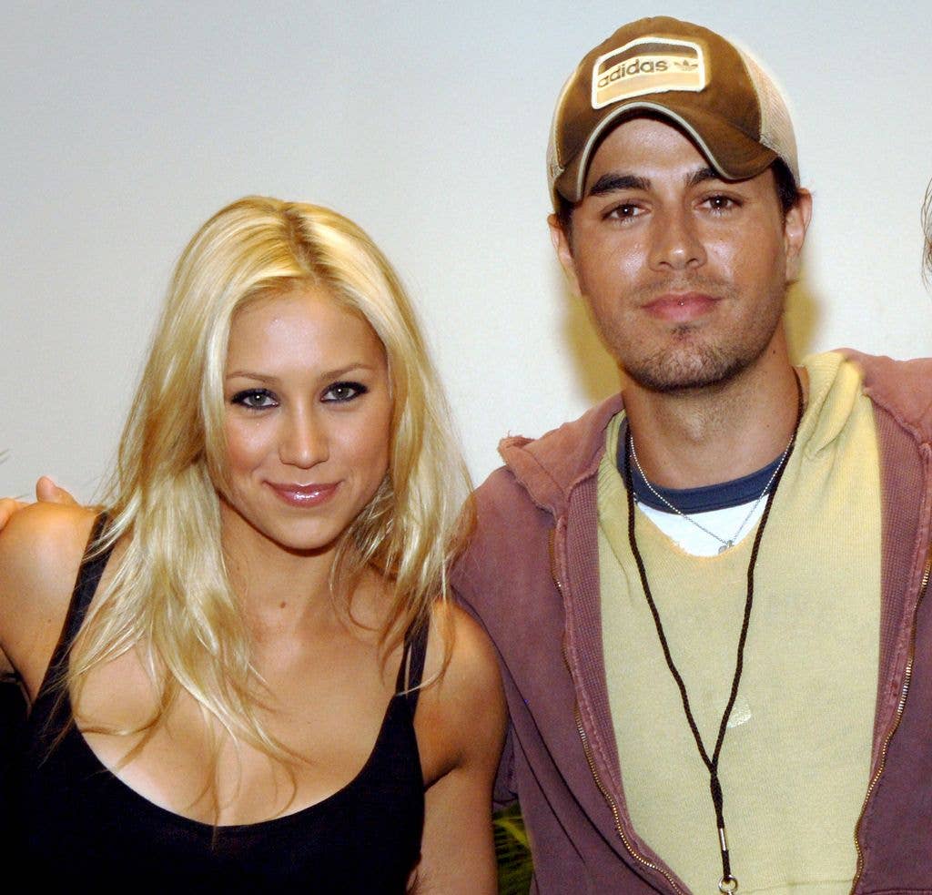 anna Kournikova and Enrique Iglesias smiling