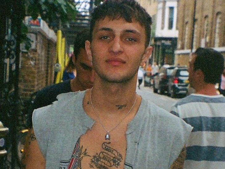 anwar-hadid-hot-photos6