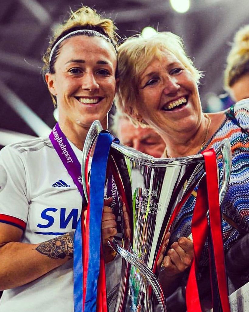 Lucy with her mother Diane