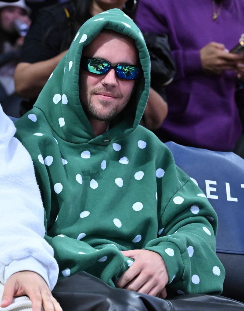 Justin Bieber attends a basketball game between the Los Angeles Lakers