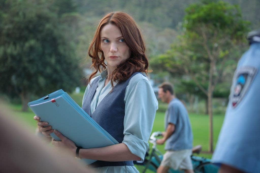 Anna Samson plays Detective Sergeant Mackenzie Clarke in Return to Paradise