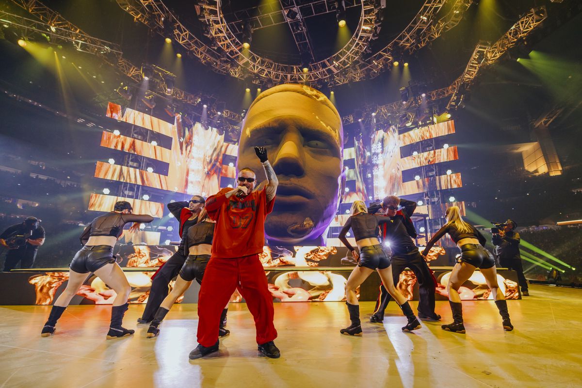 Flames shot into the Texas sky, pyrotechnics lit up the stadium, and Balvin, sharing the stage with his dancers, wore a striking monochromatic red look.