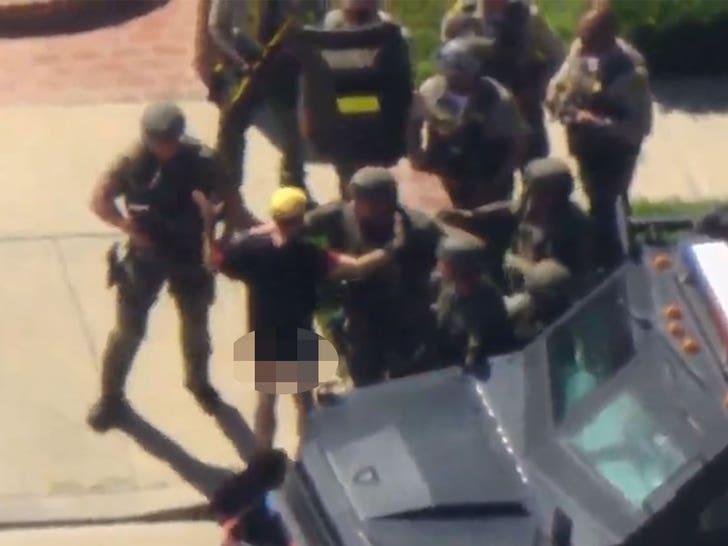 030426_naked_guy_surrenders_police