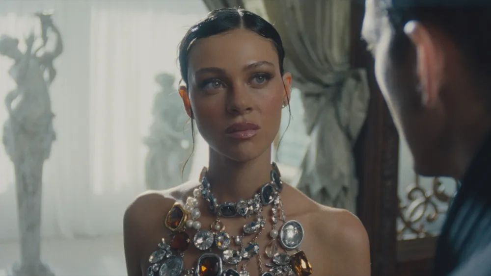 Nicola Peltz Beckham as Franny in The Beauty