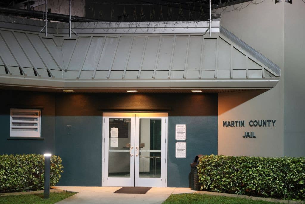 photo of exterior of martin county jail