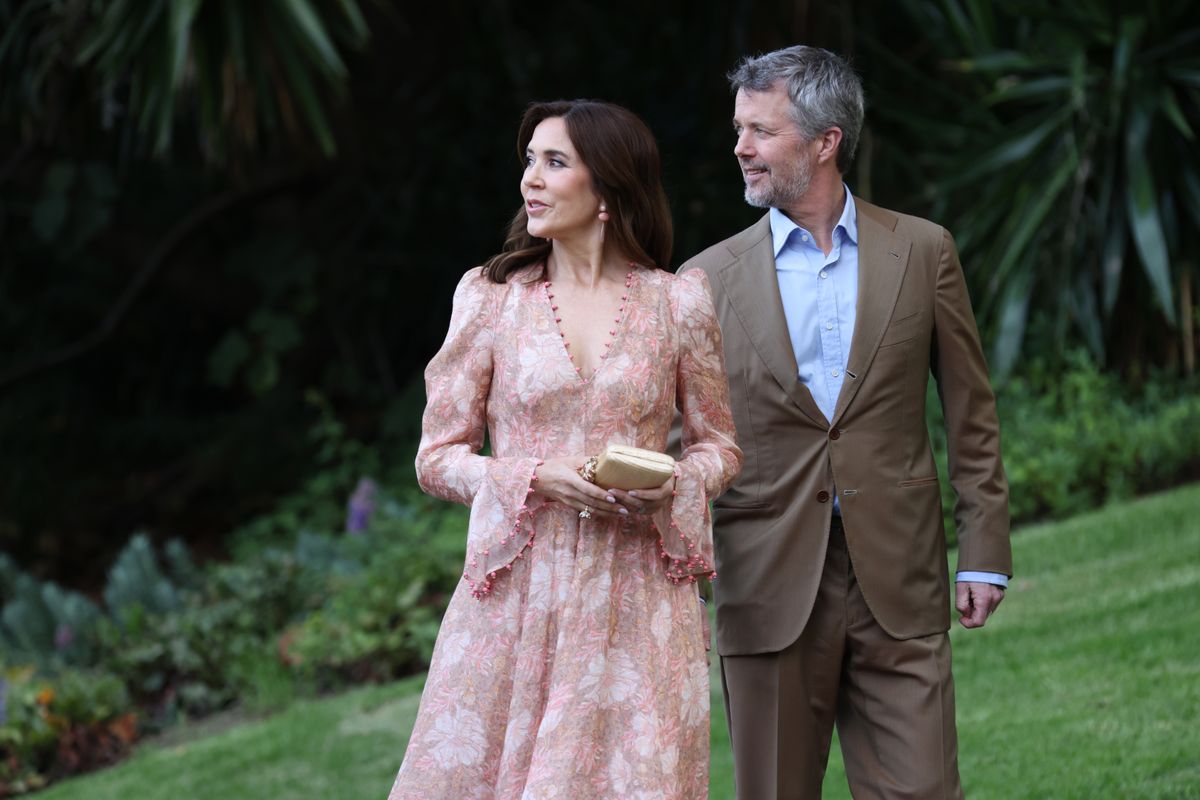 Stepping out at the Royal Botanic Gardens, Queen Mary chose a dreamy floral midi by Zimmermann, leaning fully into the brand’s signature boho-meets-polished aesthetic. 