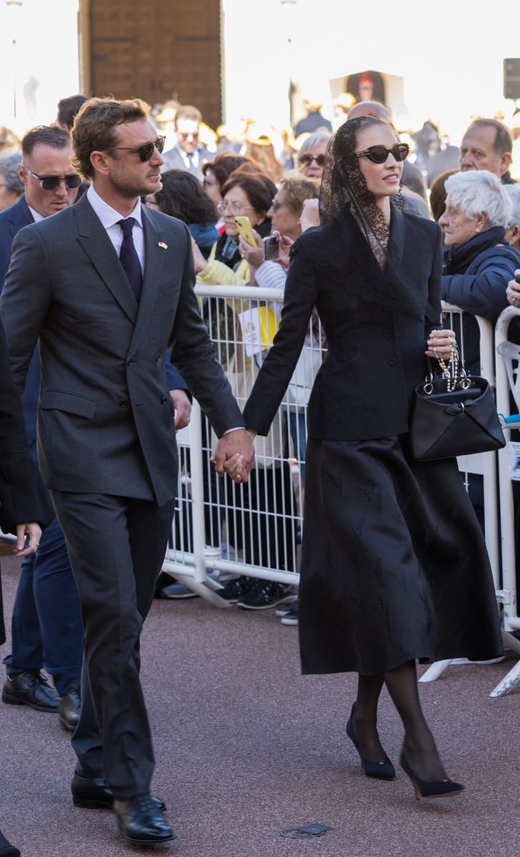 This appearance highlighted Borromeo’s understanding of ceremonial nuance and her skill at navigating highly formal contexts without compromising style.