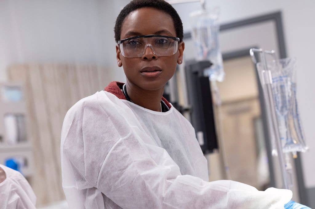 Tracy Ifeachor in a scene from The Pitt