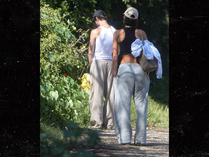 shawn-mendes-backgrid-1