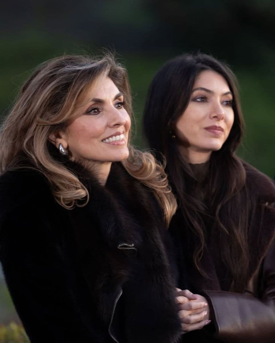 Noor Pahlavi, the couple’s first daughter, studied Psychology at Georgetown and now lives and works in New York in the finance sector.