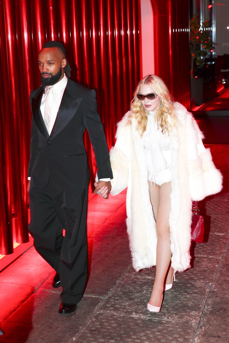 The couple looked composed and ready to party