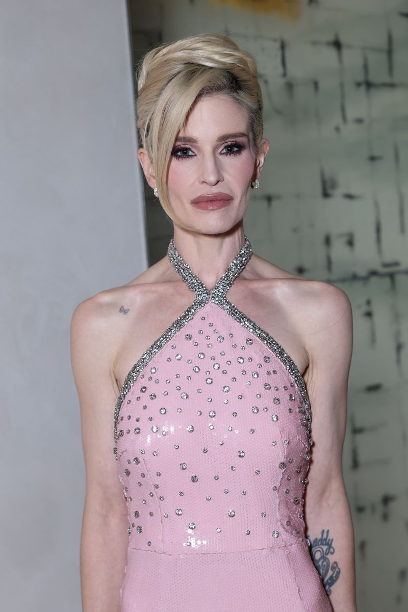 Seven months after losing her legendary father, Ozzy Osbourne, the spotlight around Kelly Osbourne has shifted to concern about her weight.