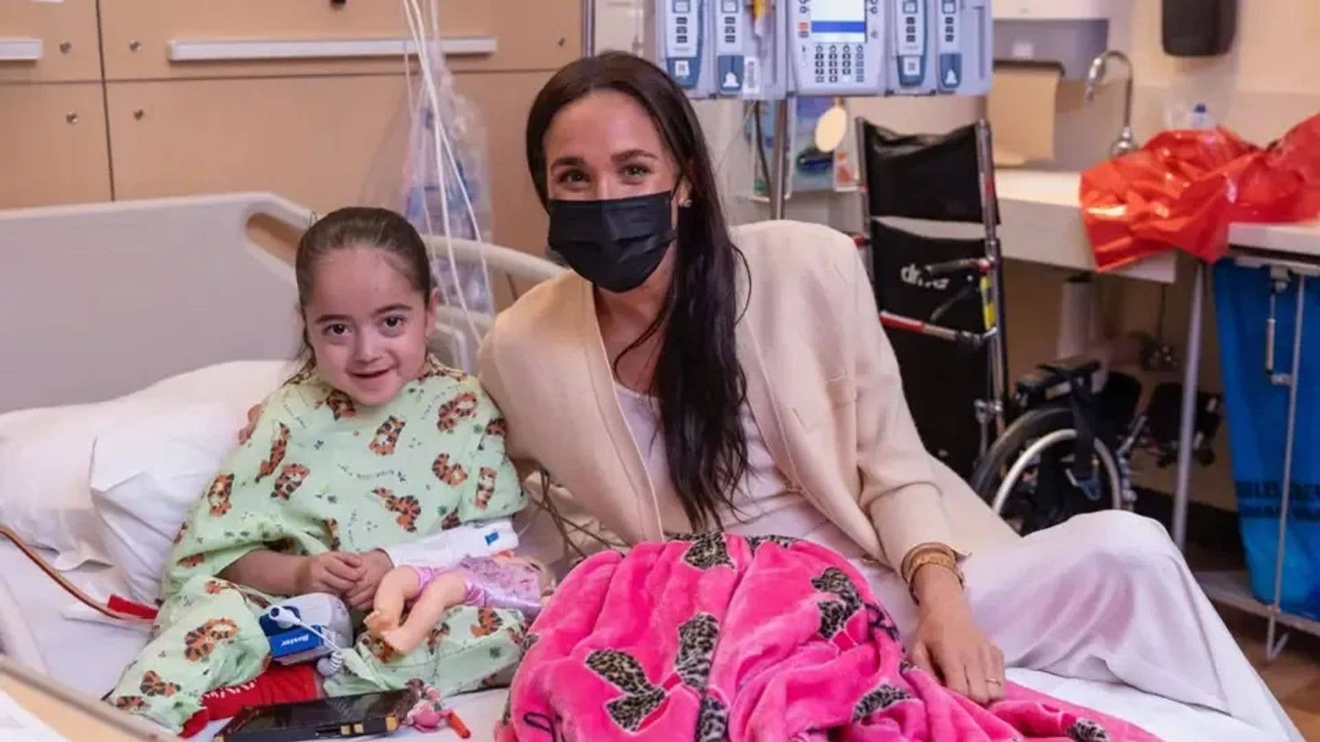 Meghan visiting a young patient at LA Children’s Hospital