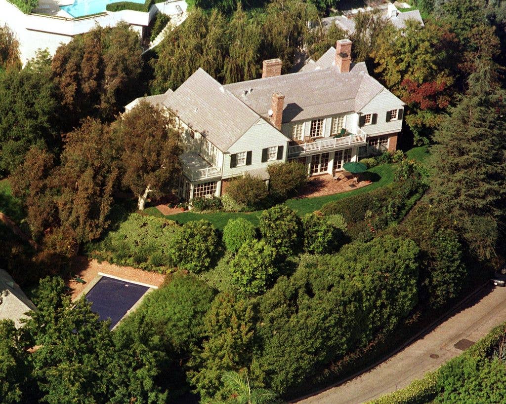 Brentwood, Calif. Action Star Harrison Ford Owns This Charming $4 Million Dollar Brentwood Hills Home. The New York State Style Home Has 5 Bedrooms, 8 Bathrooms, Swimming Pool And A Garden Activities Room. The Home Overlooks The City Of Los Angeles. Ford 