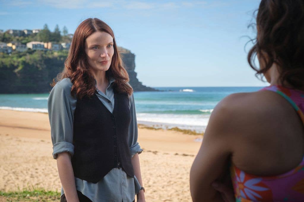 Anna Samson plays Detective Sergeant Mackenzie Clarke