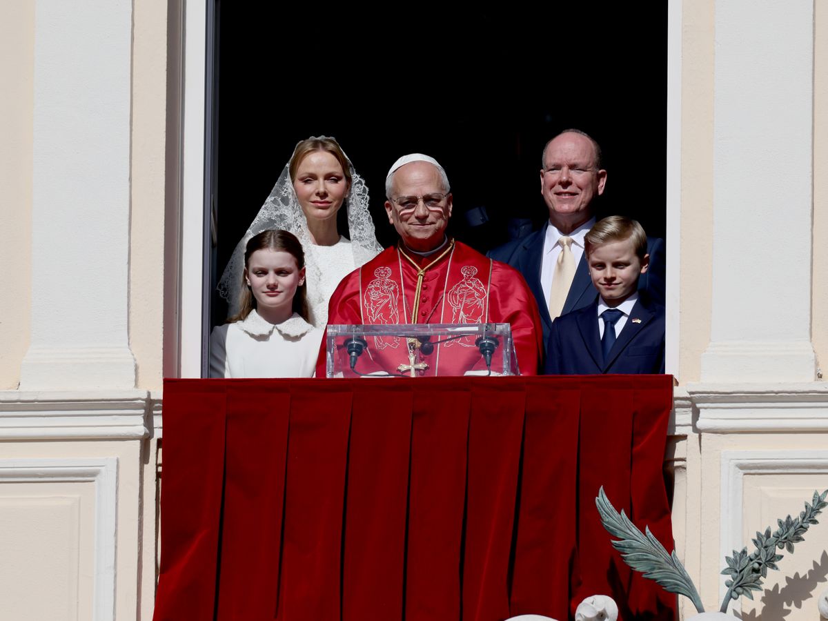The term “queen” is crucial here, as Grace Kelly never held that status. As Princess of Monaco, she lacked the rights that European queens enjoyed, and while others could wear white before the Pope, she was required to don black. 