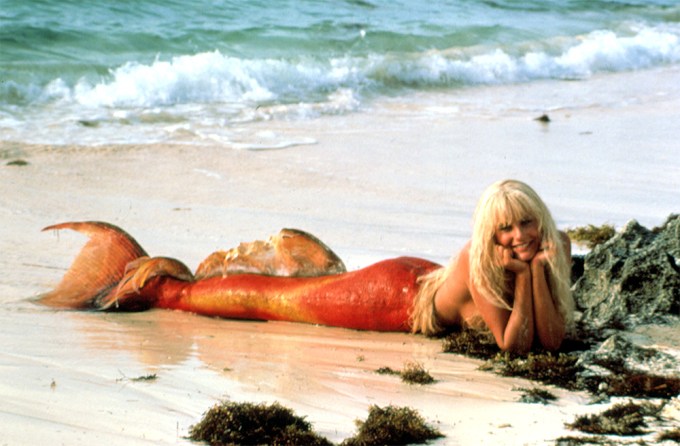 Daryl Hannah Young Relaxes on the Beach in ‘Splash’