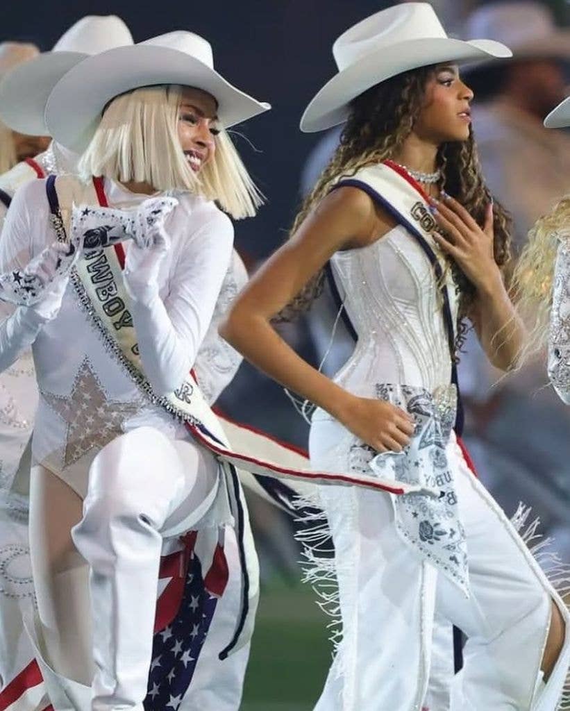 Ashley Everett dances alongside Blue Ivy