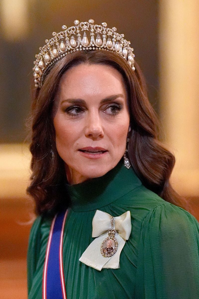 The dress featured a high square neckline, sheer puffed sleeves, and a defined waist with a tonal sash. To amplify its regal aura, Kate paired it with the iconic Lover’s Knot Tiara.