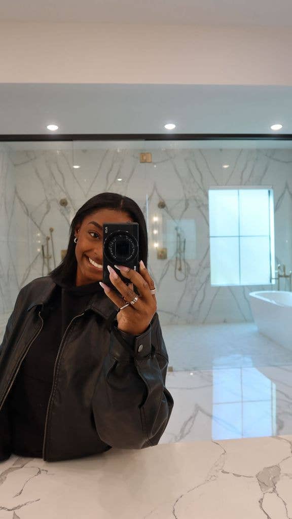photo of simone biles selfie in bathroom