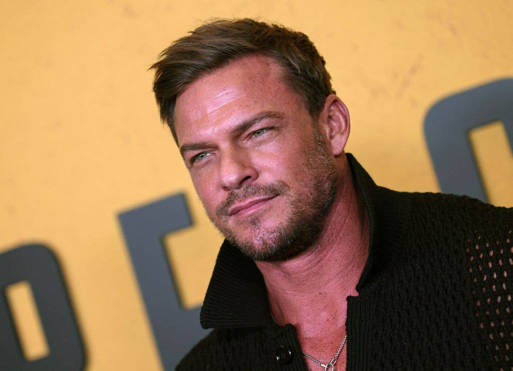 Alan Ritchson buff premiere