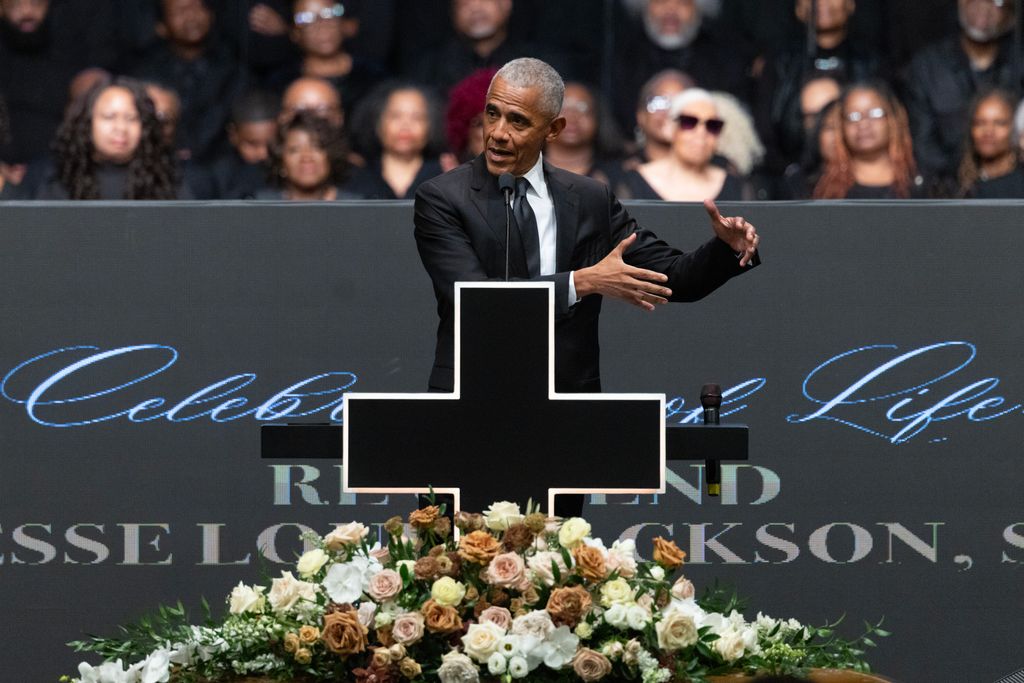 photo of barack obama delivery eulogy jesse jackson funeral
