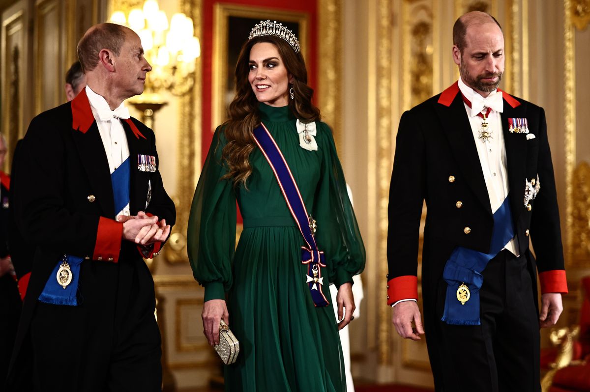 Kate Middleton’s gala dinner look: Diana’s Lover’s Knot tiara, regal green gown, and satin Manolos