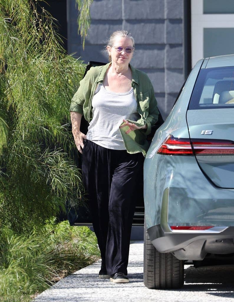 bridget fonda walking