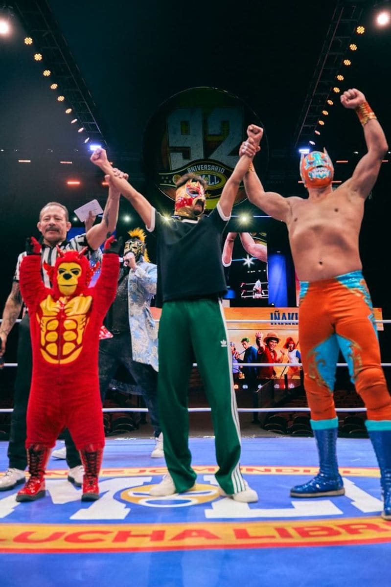 Iñaki Godoy training with Esfinge, Guerrero Maya Jr. and Kemalito at Arena México.
