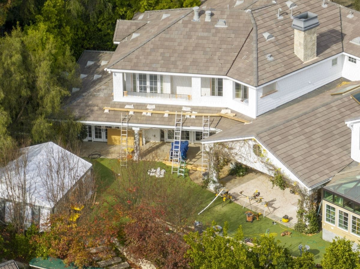 

Jennifer Lopez prepares to settle into her luxe new estate.