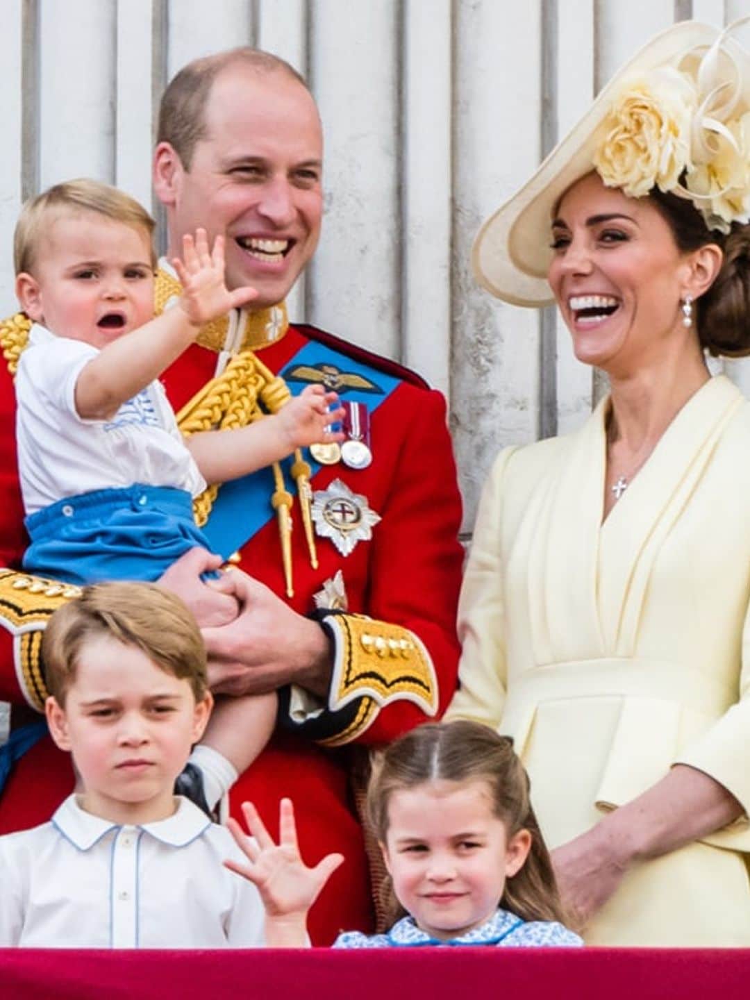 Kate Middleton, Prince William, kids take economy plane to Scotland to visit Queen Elizabeth